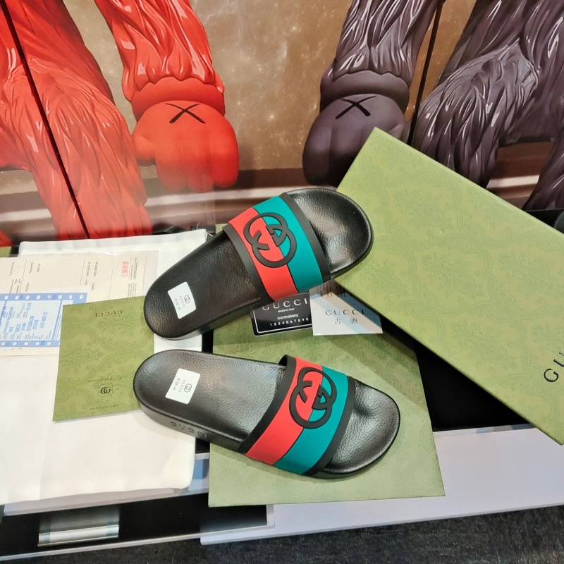 G*u*i slippers